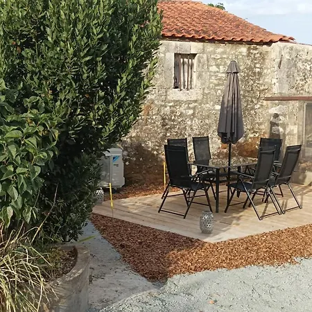 Semesterbostad Charentaise House 120 M2 With Outdoor Area